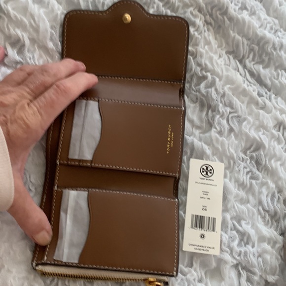 Brand new Tory Burch Felix Medium Wallet Brie - Picture 4 of 11